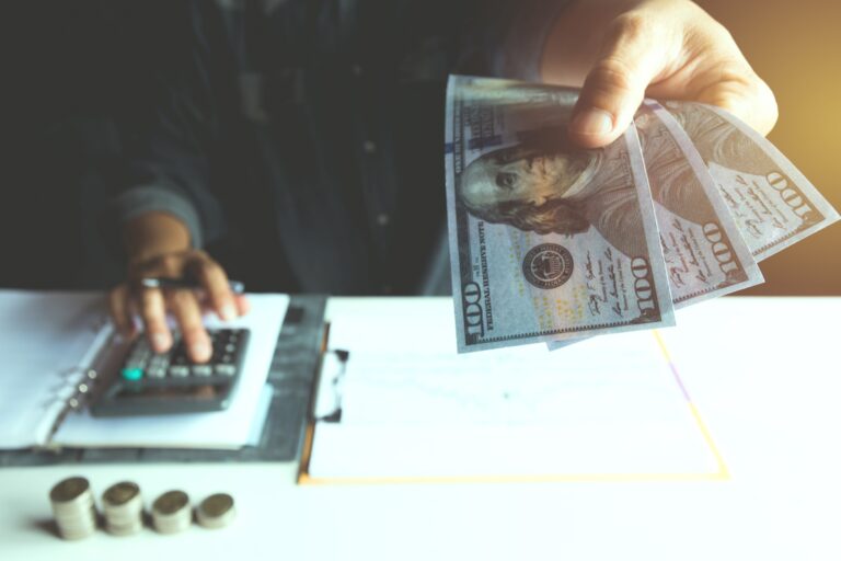 person handing over money | how to handle trading lossses