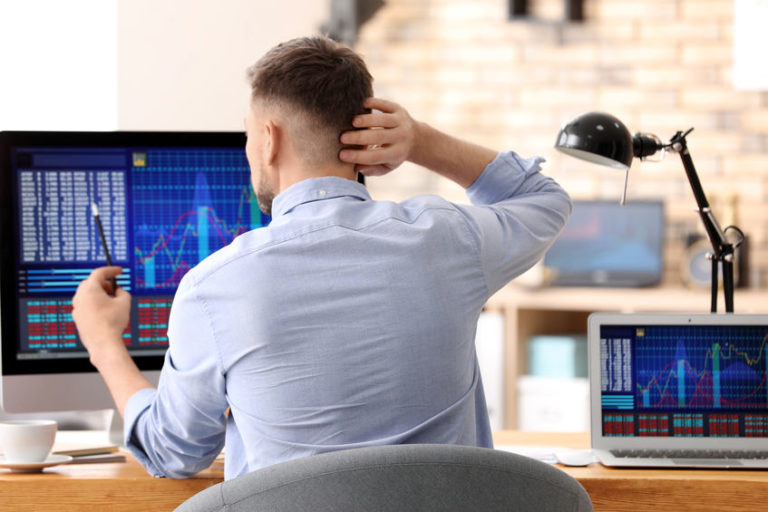 stock market rises on bad news | confused trader