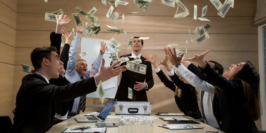 trading price action: business people tossing money