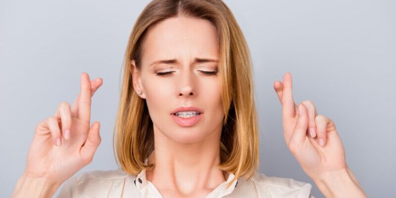 woman crossing her fingers | 0DTE options