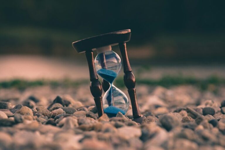 aron-visuals-BXOXnQ26B7o-unsplash time investing | hour glass sitting on rocks