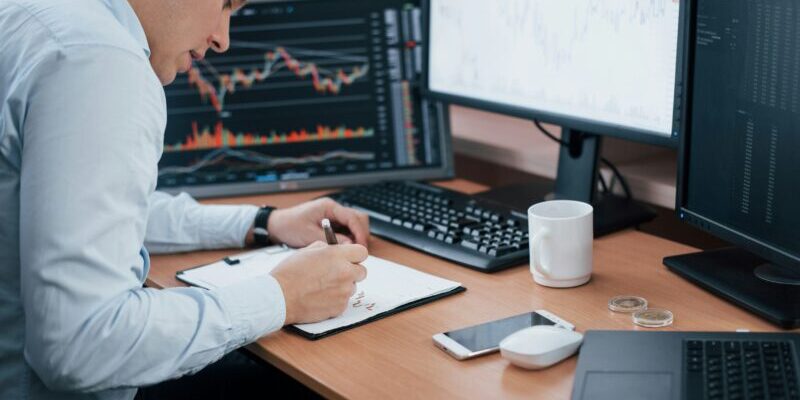 trader making notes in a journal | options trading habits