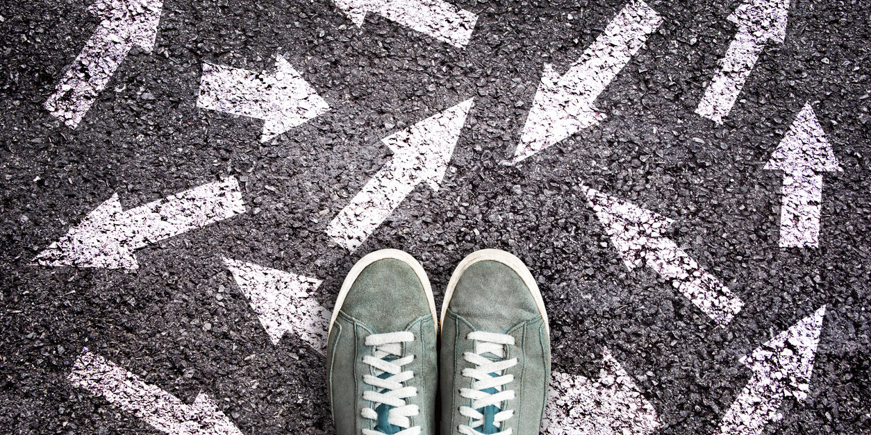 arrows pointing in many directions | change in stock market direction