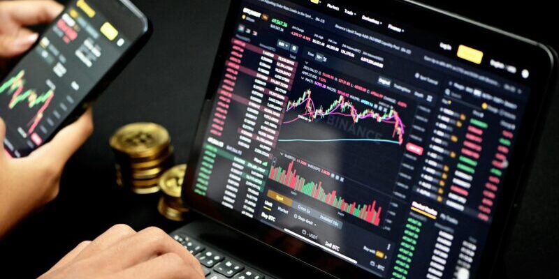 kanchanara-yBIvVaFNWjU-unsplash comparing stock and bond charts | bond market controls the stock market
