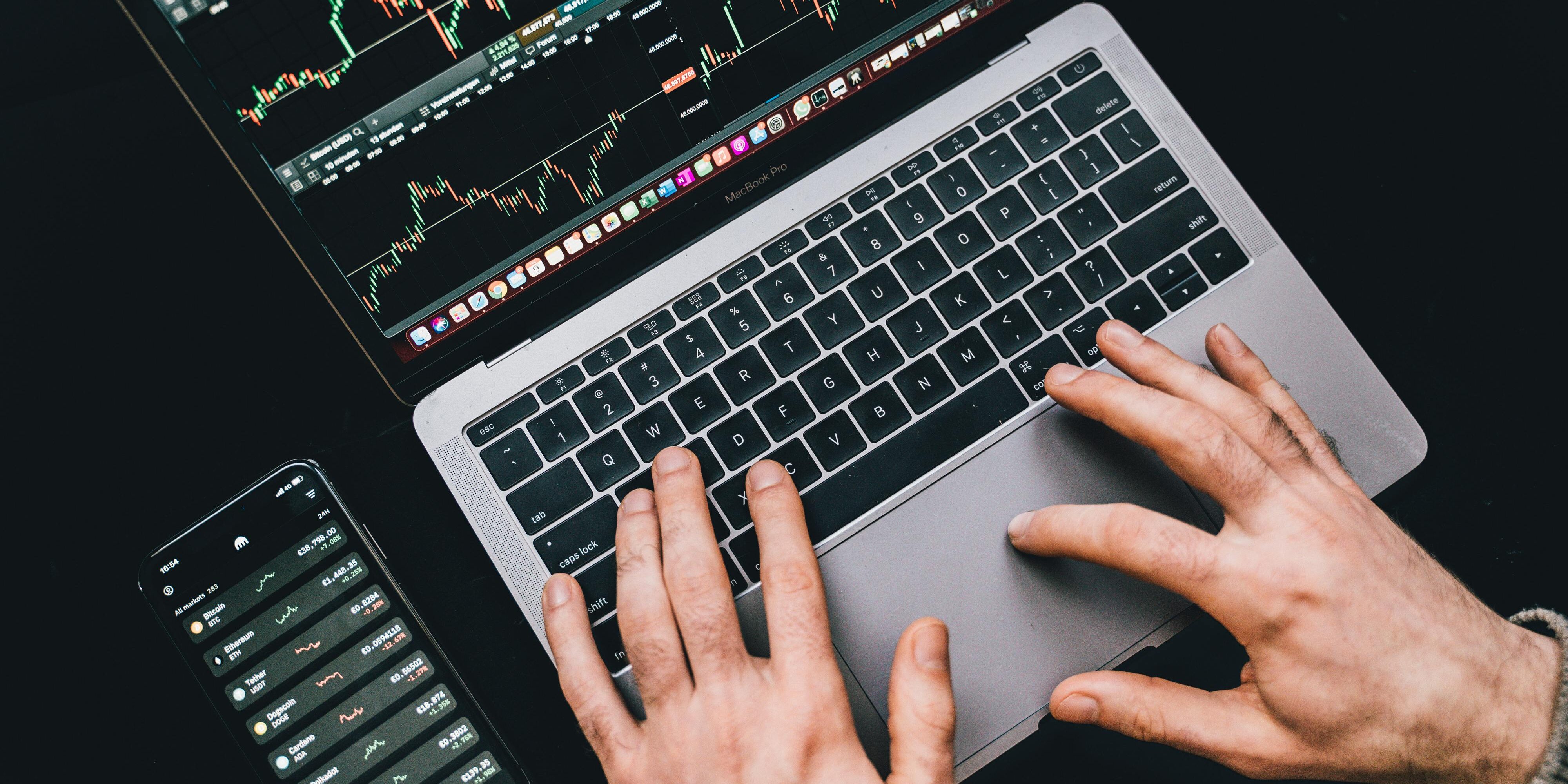 pexels-alesiakozik-6781008 stock trader on computer | poor breadth