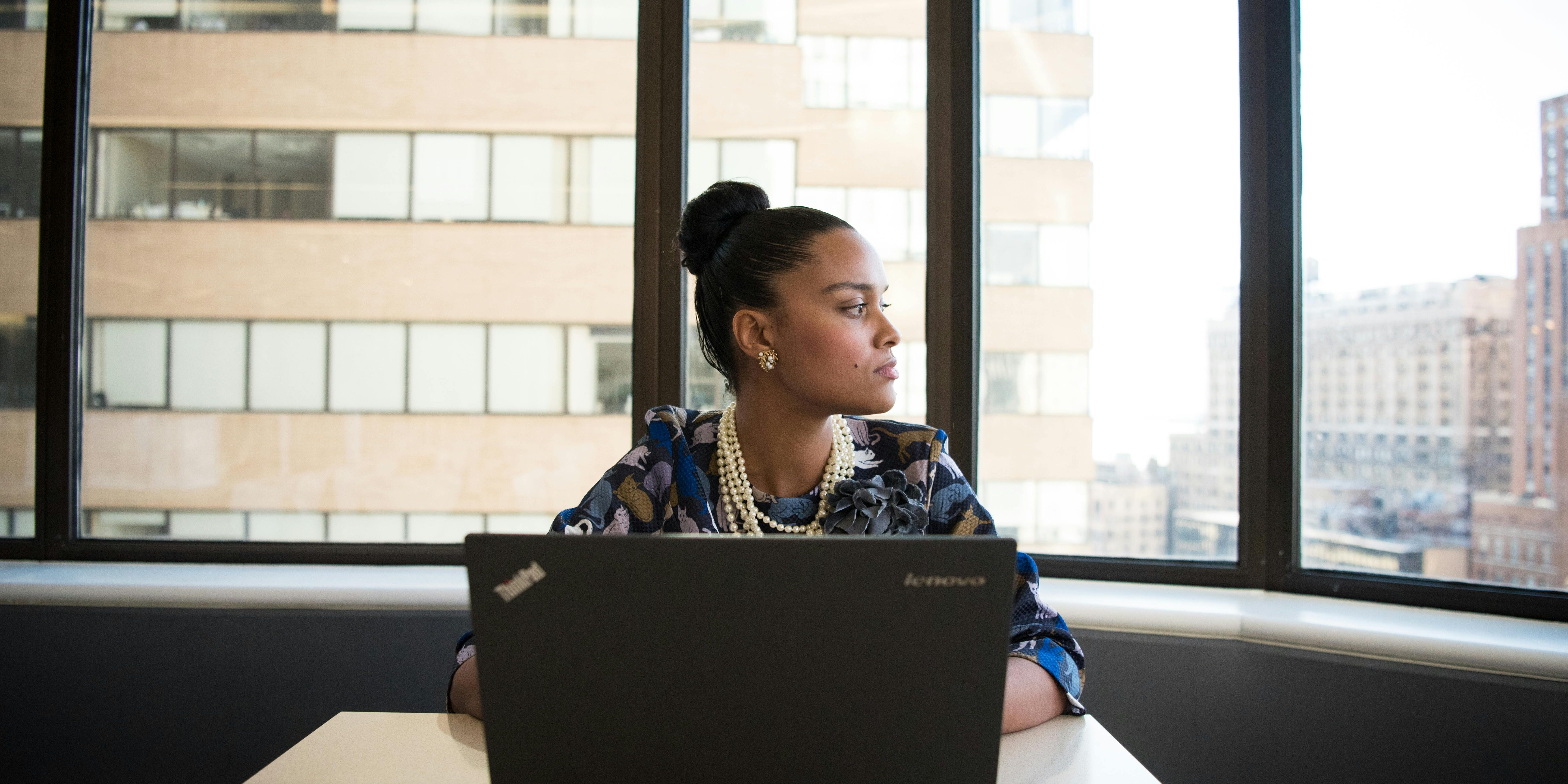 pexels-christina-morillo-1181649 businesswoman waiting in front of her computer | active trading