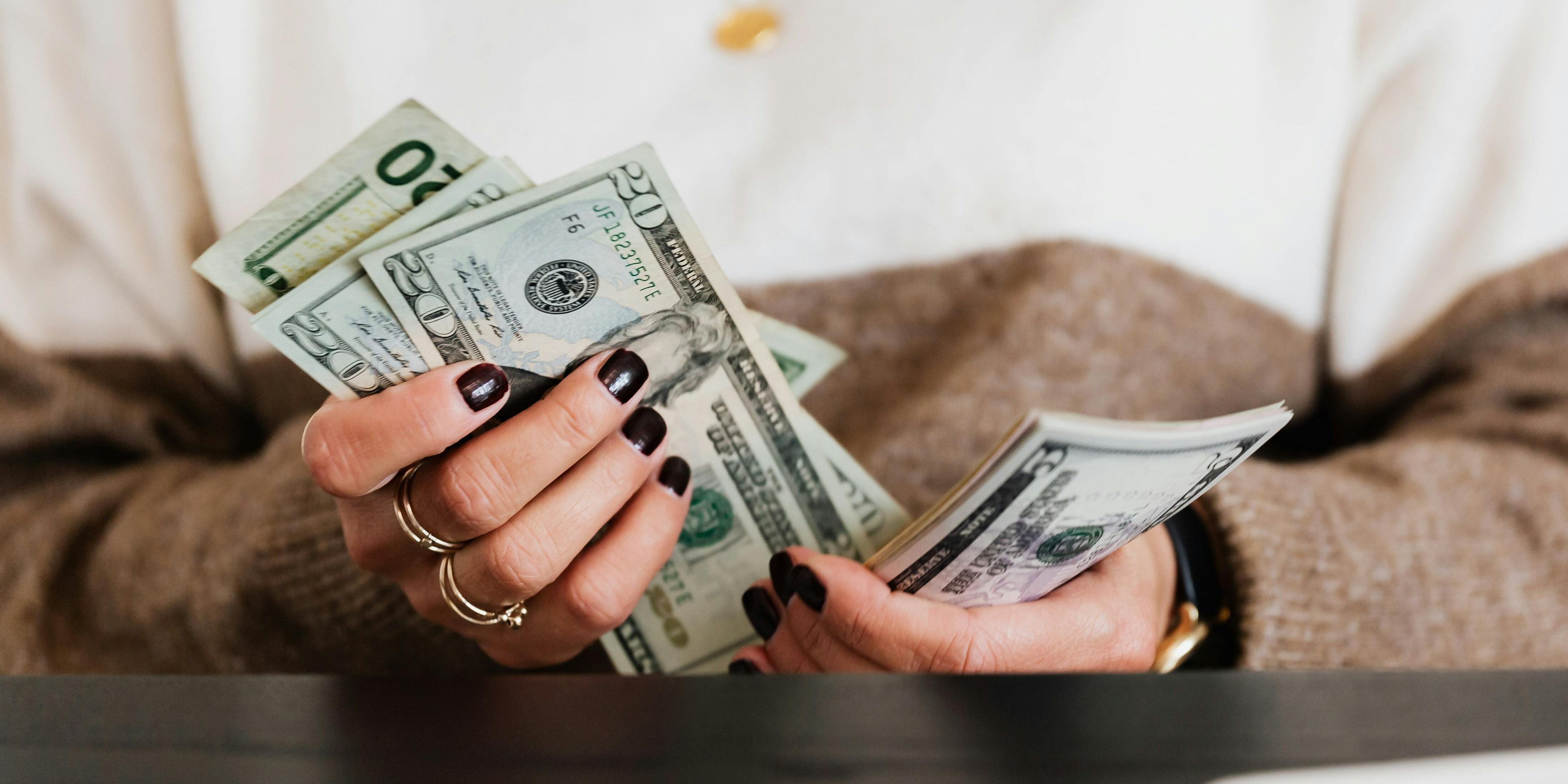 pexels-karolina-grabowska-4475471 woman counting money | money flow
