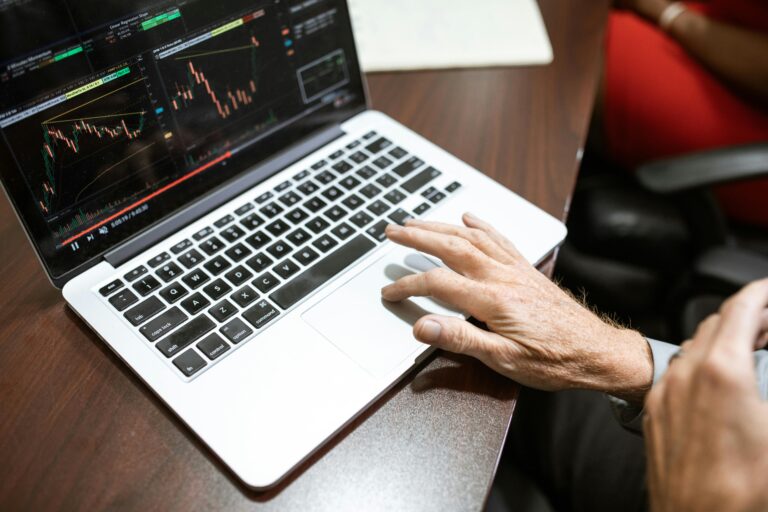 person trading on their laptop | active trading